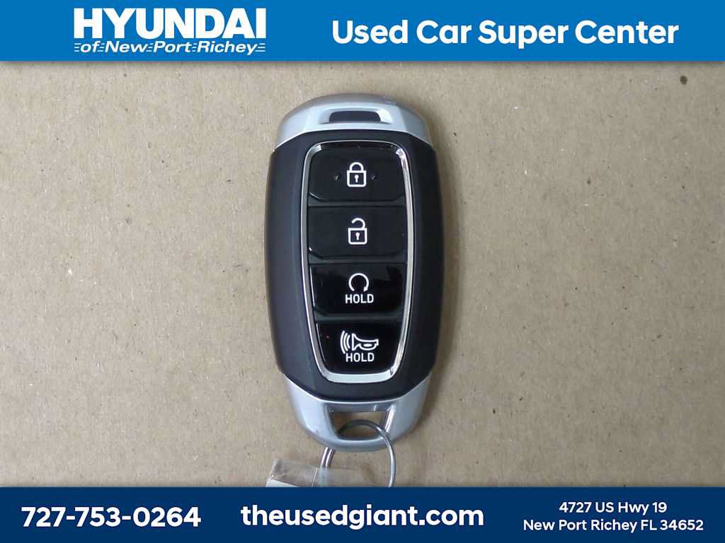 Used 2024 Hyundai Venue Limited FWD image 30