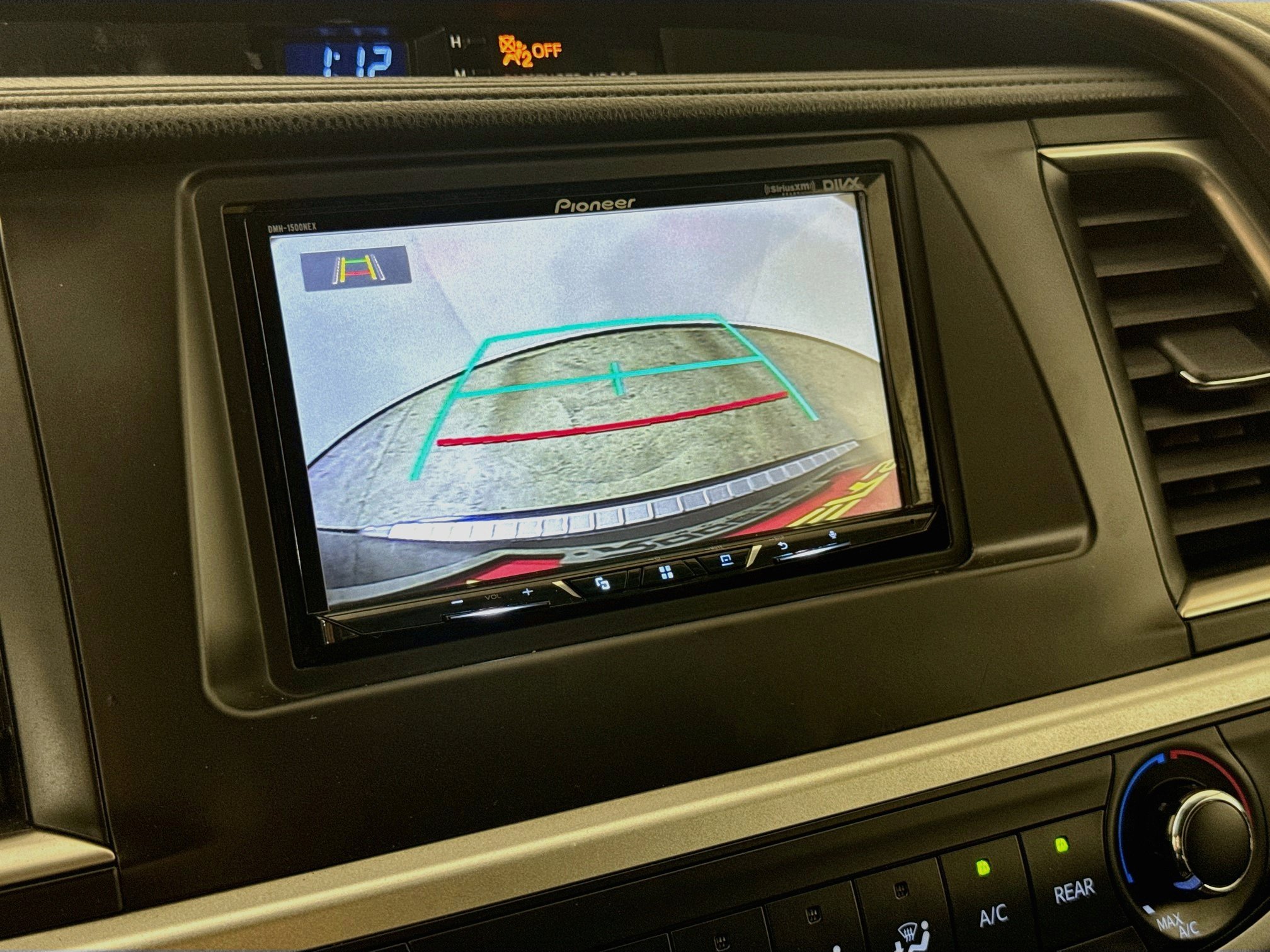 Used 2019 Toyota Highlander LE AWD/4WD image 18
