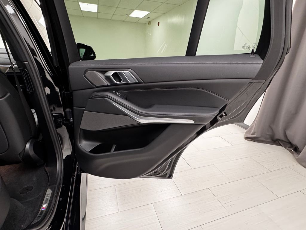 Used 2021 BMW X5 M50i image 14