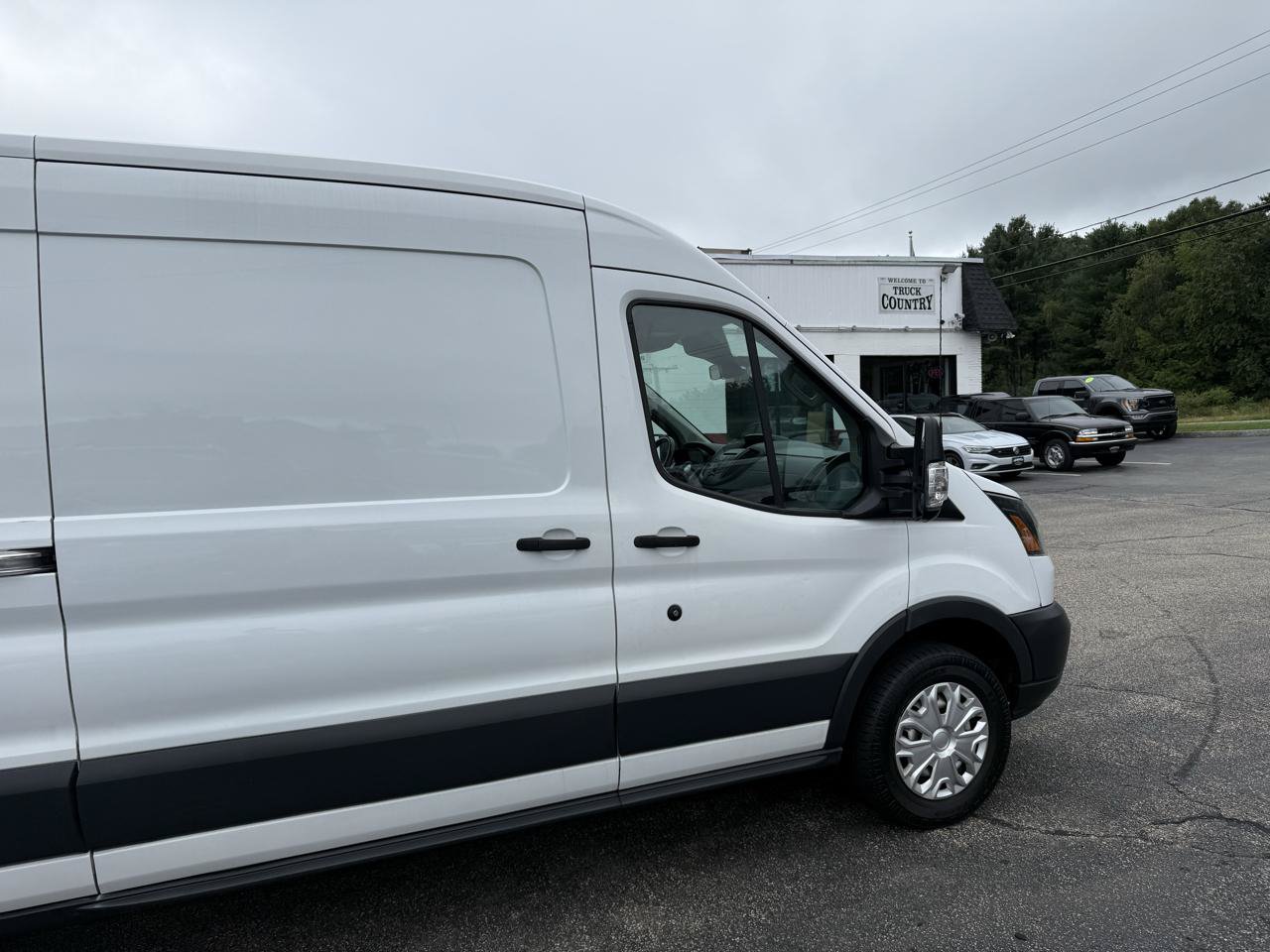 Used 2015 Ford Transit 150 148 Medium Roof w/ Interior Upgrade Package RWD image 9