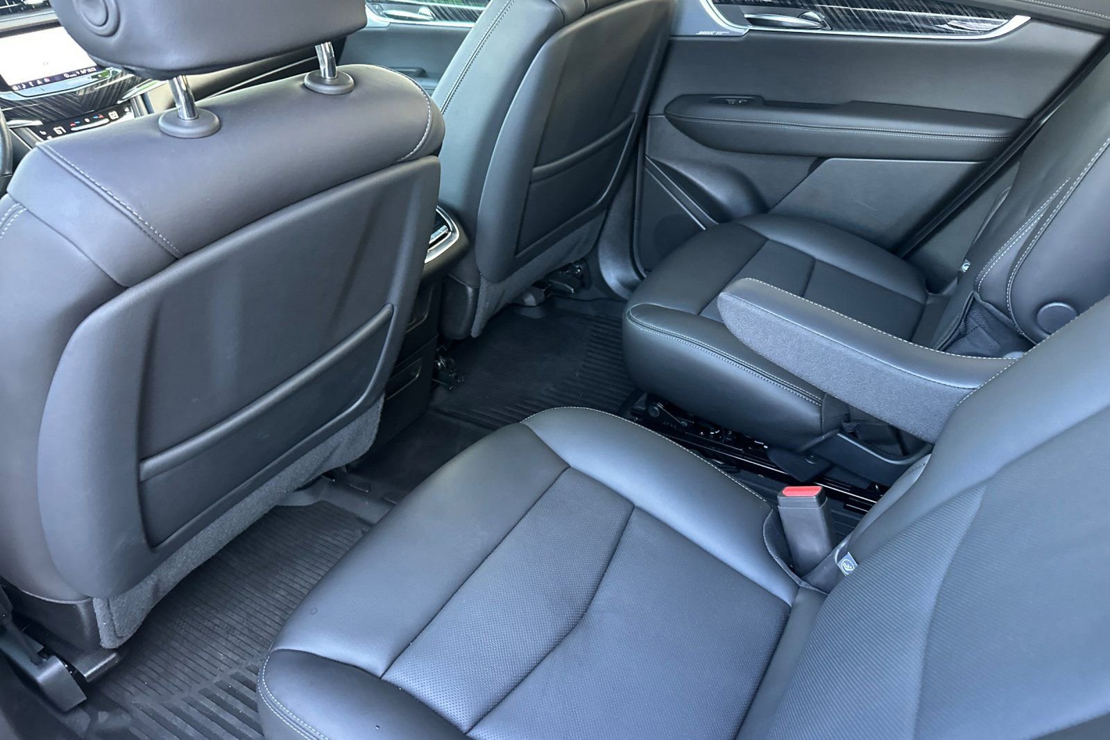 Used 2025 Cadillac XT6 Premium Luxury w/ Technology Package image 14