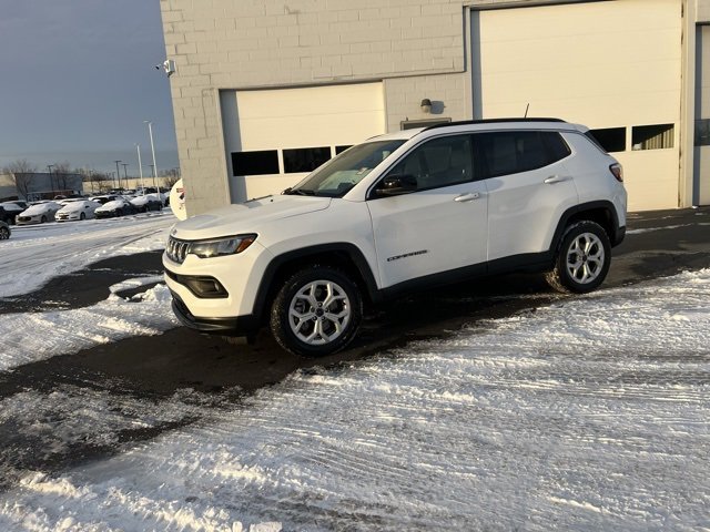 Used 2025 Jeep Compass Latitude image 17