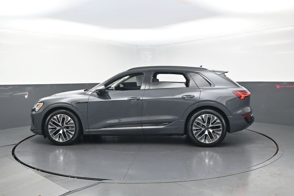 Used 2024 Audi Q8 e-tron Prestige w/ Prestige Package image 10