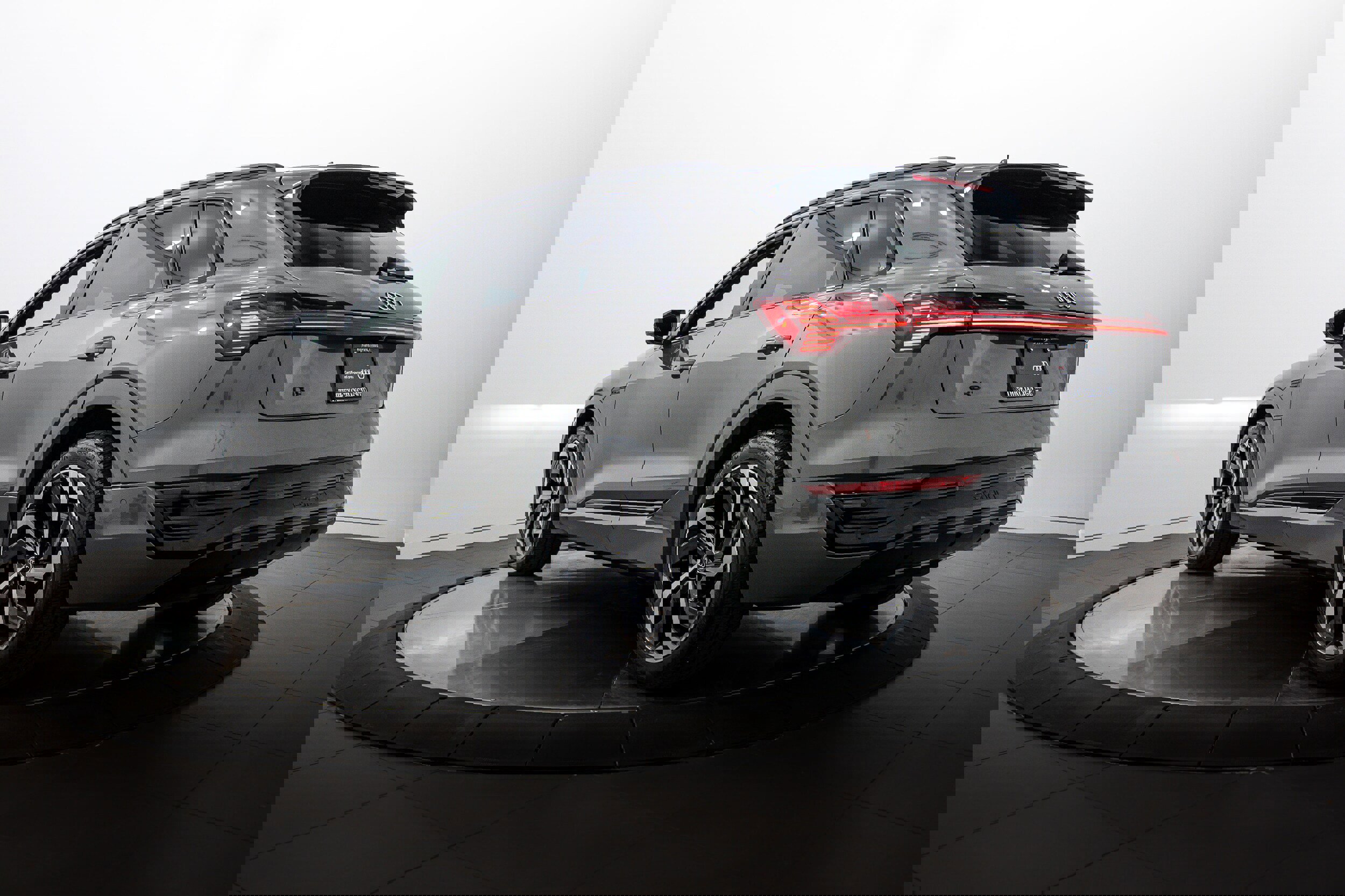 Certified 2024 Audi Q8 e-tron Premium Plus image 5