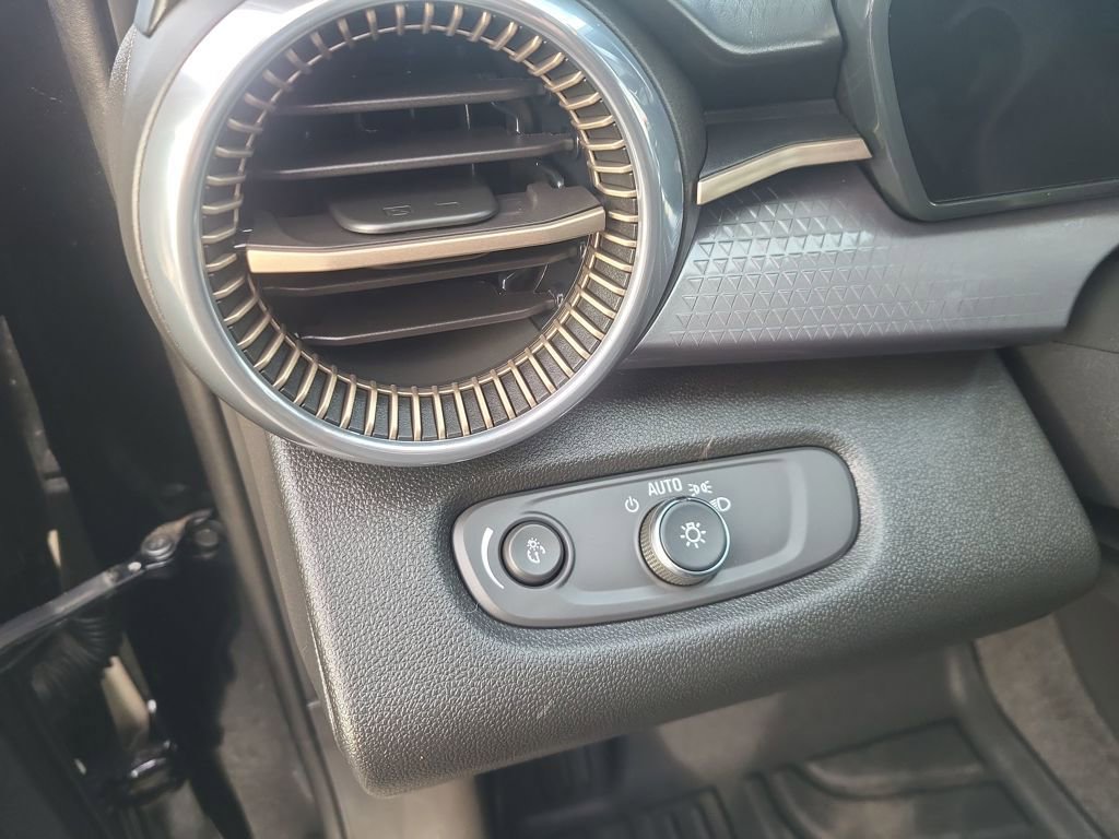 Used 2025 Chevrolet Trax ACTIV image 34