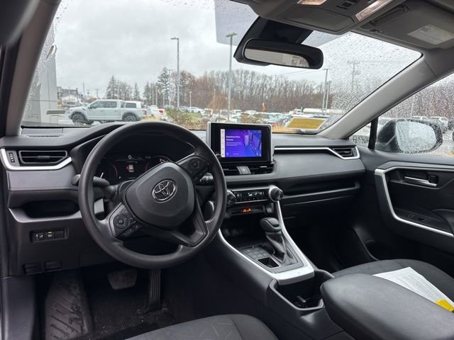Used 2025 Toyota RAV4 XLE AWD/4WD image 27