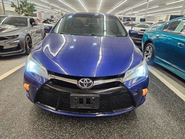 Used 2015 Toyota Camry SE FWD image 2