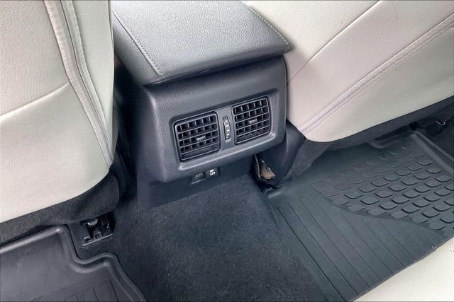 Used 2025 Toyota Camry XLE AWD/4WD image 34
