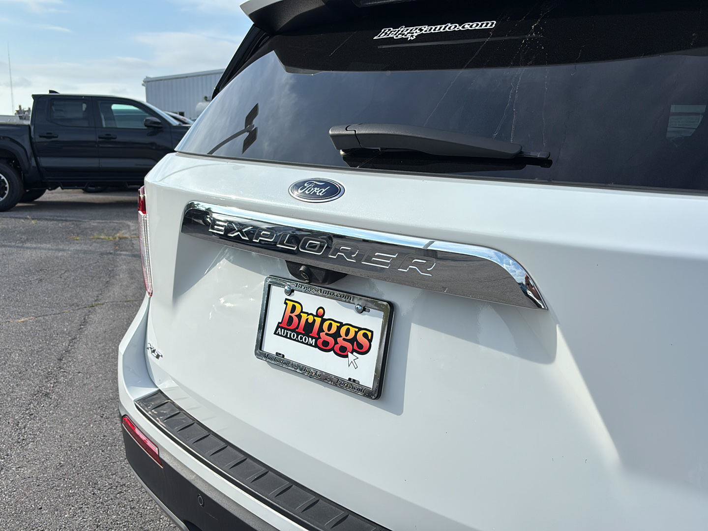 Used 2021 Ford Explorer XLT w/ Equipment Group 202A AWD/4WD image 13