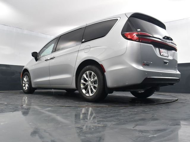 New 2026 Chrysler Pacifica Select image 51