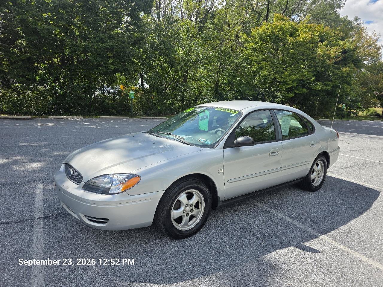 Used 2004 Ford Taurus SES FWD image 2