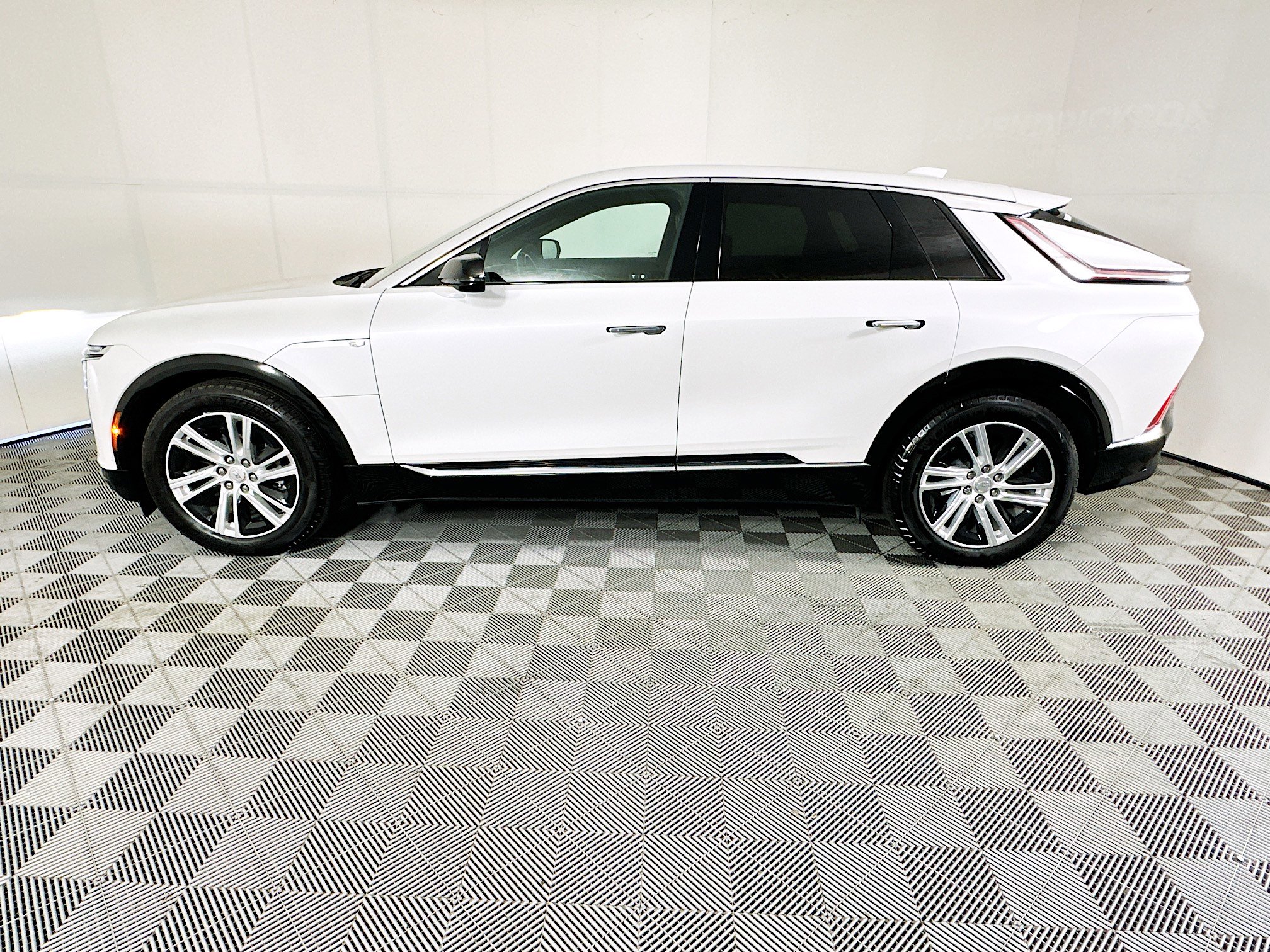 Used 2024 Cadillac Lyriq Tech image 6