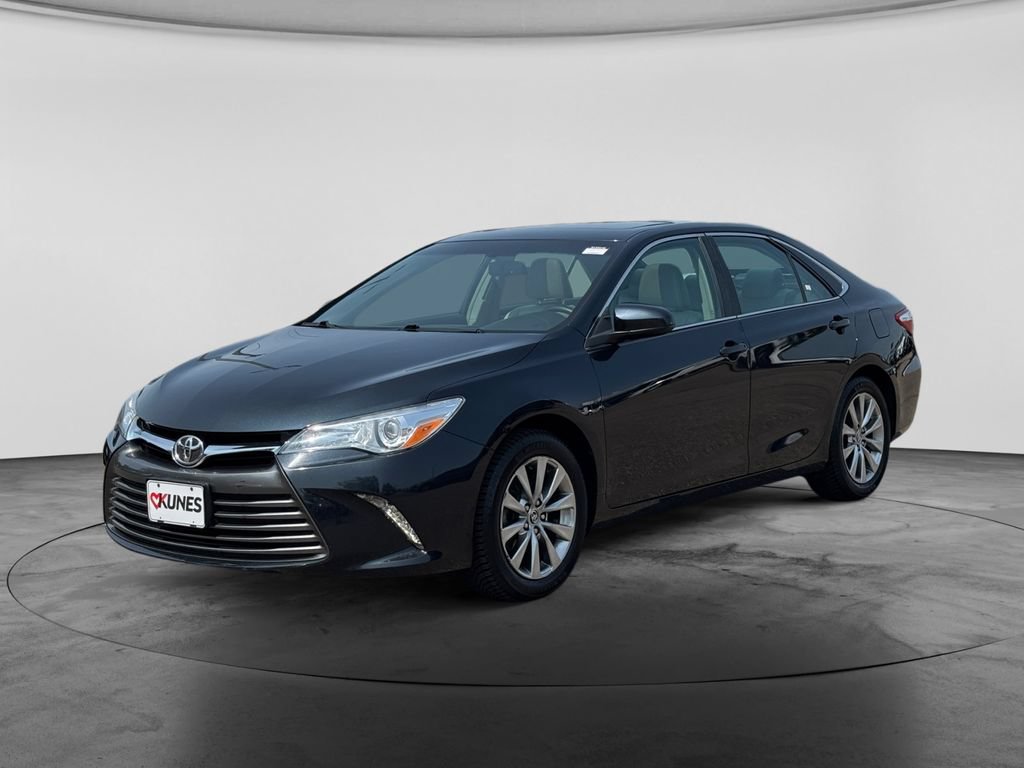 Used 2015 Toyota Camry XLE w/ Moonroof Package FWD image 5