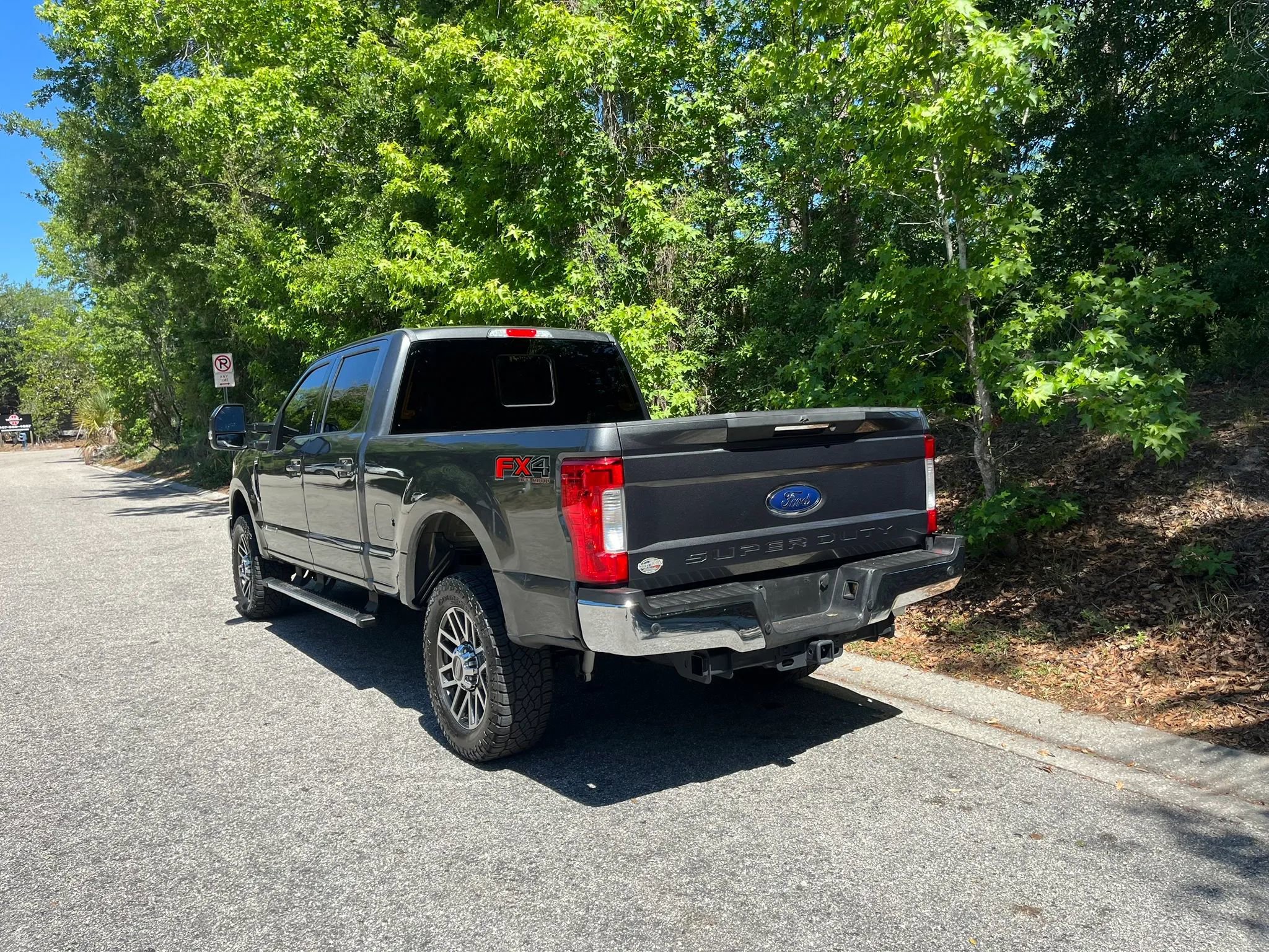 Used 2017 Ford F250 Lariat w/ Lariat Ultimate Package AWD/4WD image 4