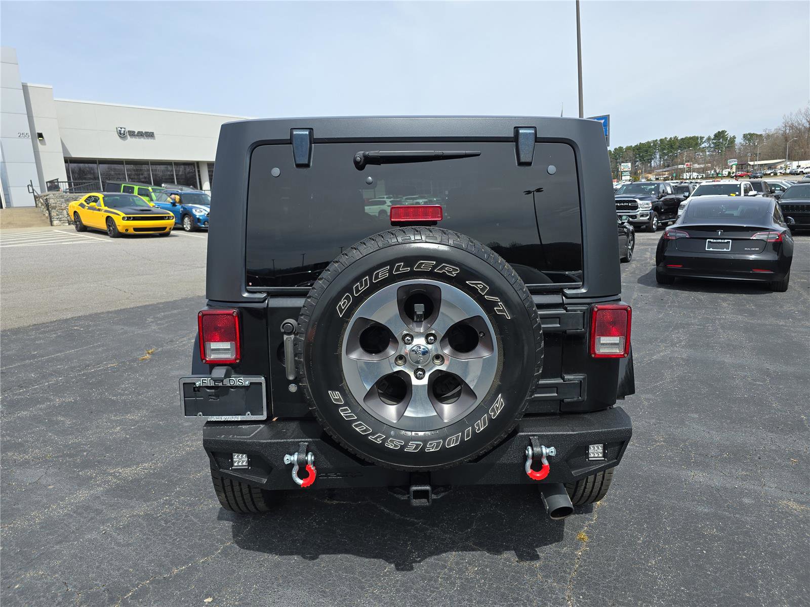 Used 2018 Jeep Wrangler Unlimited Sahara w/ Connectivity Group image 4