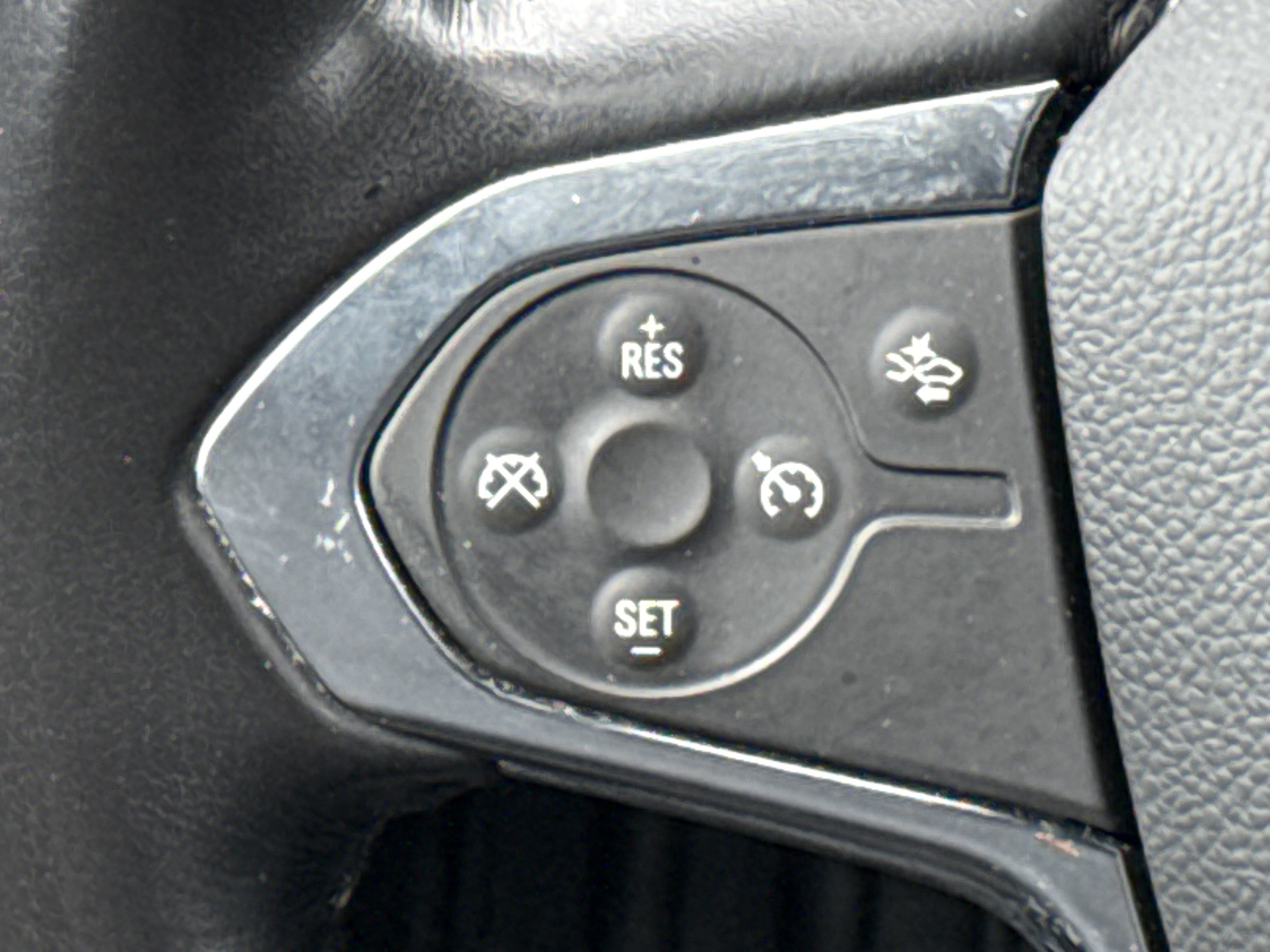 Used 2022 Chevrolet Traverse LT FWD image 19