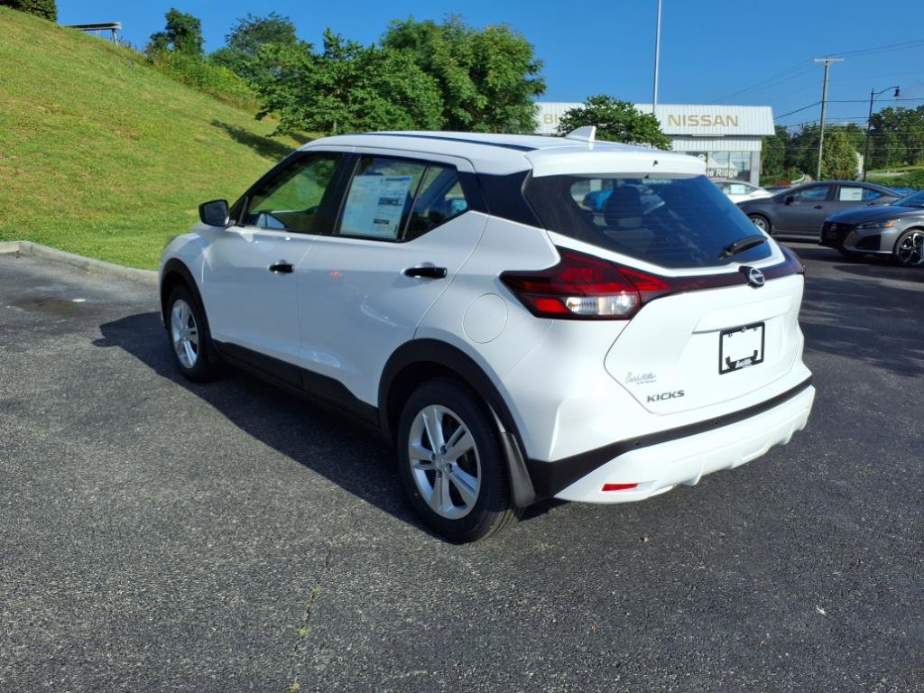 New 2025 Nissan Kicks Play S FWD image 7