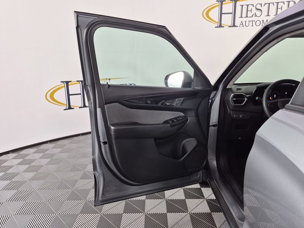 Used 2024 Chevrolet TrailBlazer LT FWD image 14