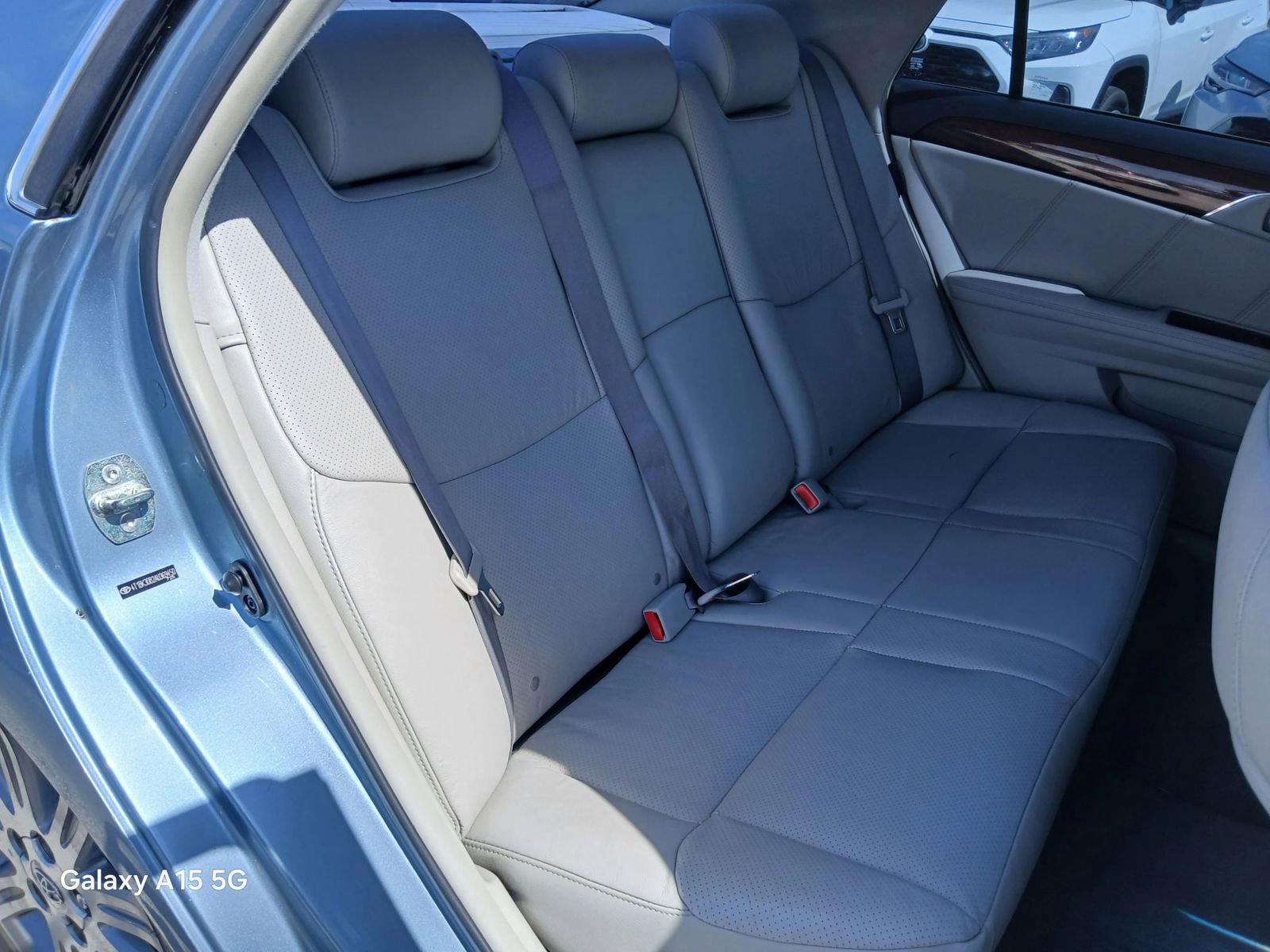 Used 2010 Toyota Avalon Limited FWD image 18