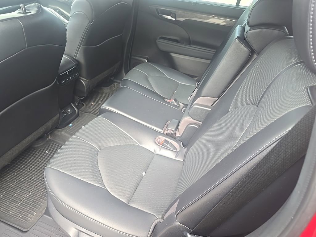 Used 2022 Toyota Highlander Limited image 12