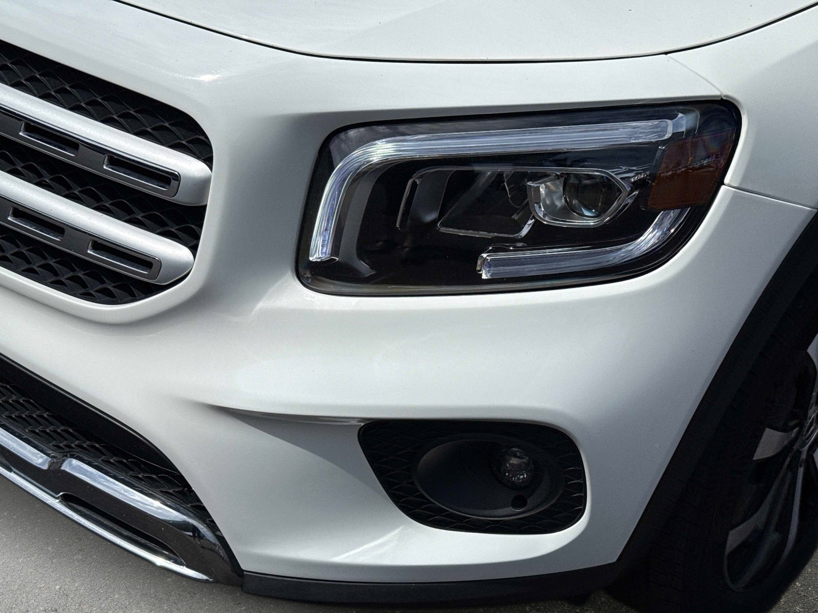 Used 2023 Mercedes-Benz GLB 250 4MATIC w/ Premium Package image 11