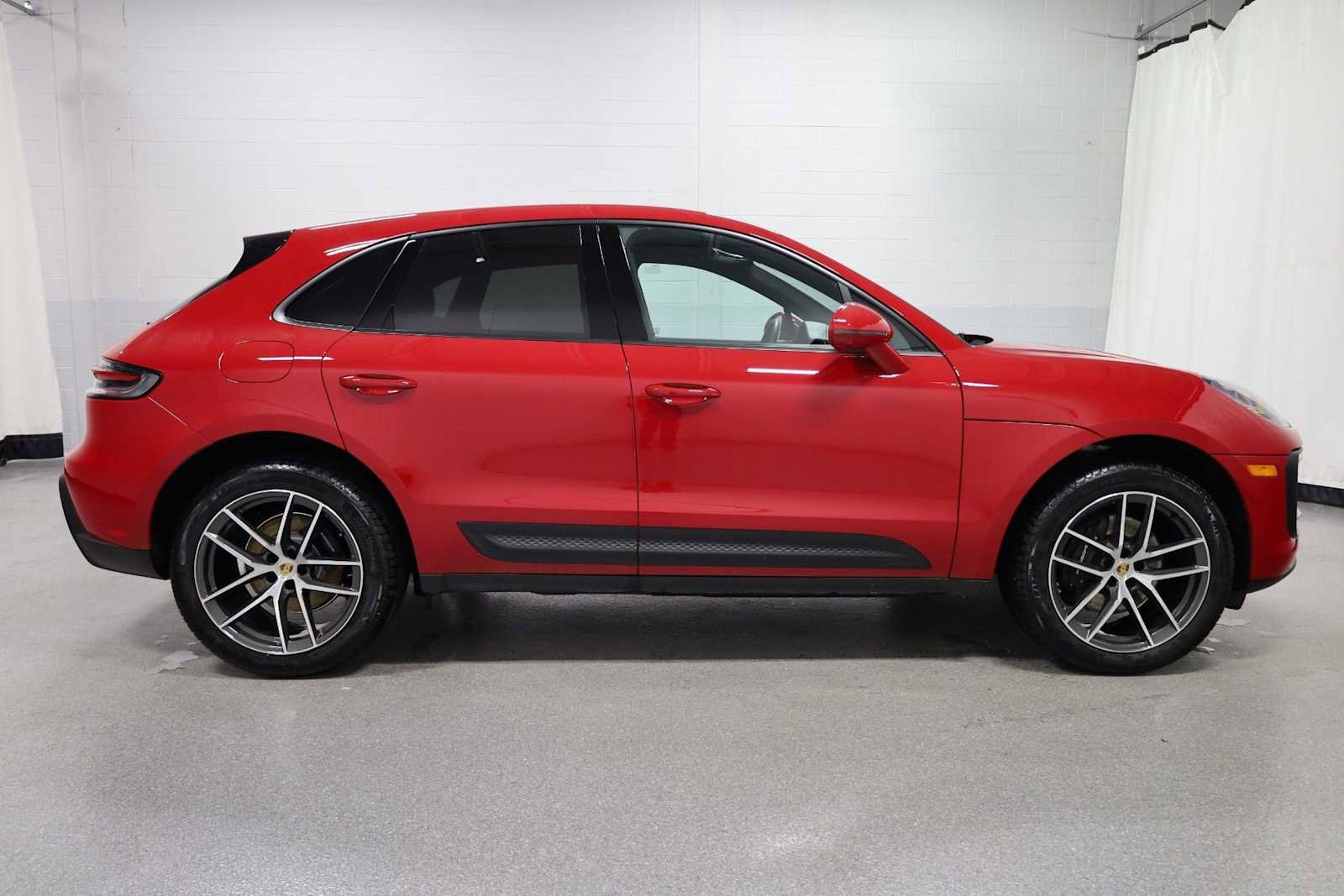 Certified 2025 Porsche Macan image 10