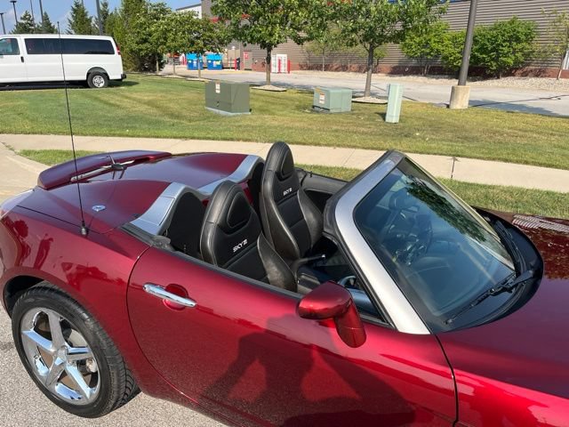 Used 2009 Saturn Sky Red Line RWD image 4