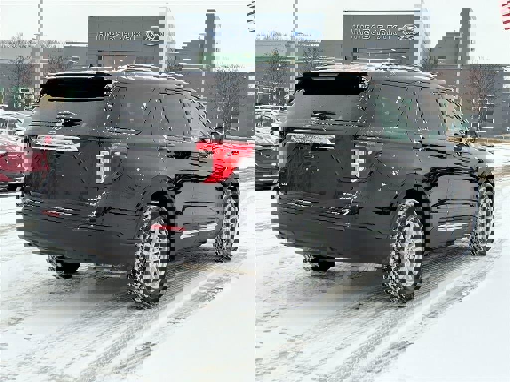 Certified 2022 Ford Explorer XLT image 7