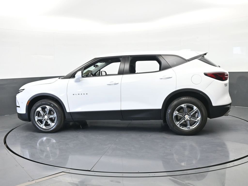 Used 2024 Chevrolet Blazer LT image 3