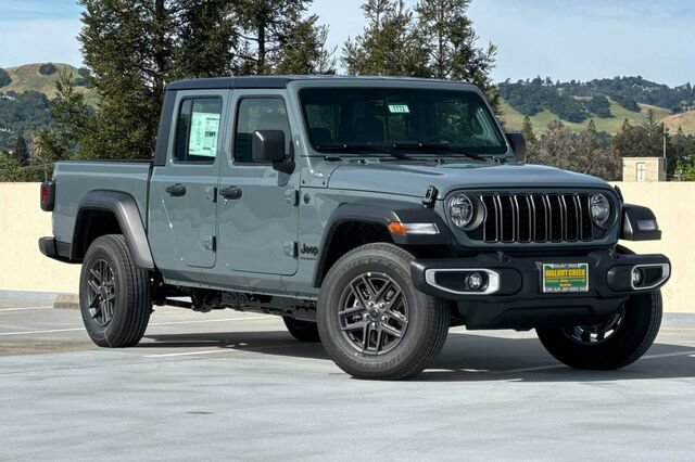 New 2026 Jeep Gladiator Sport AWD/4WD image 2