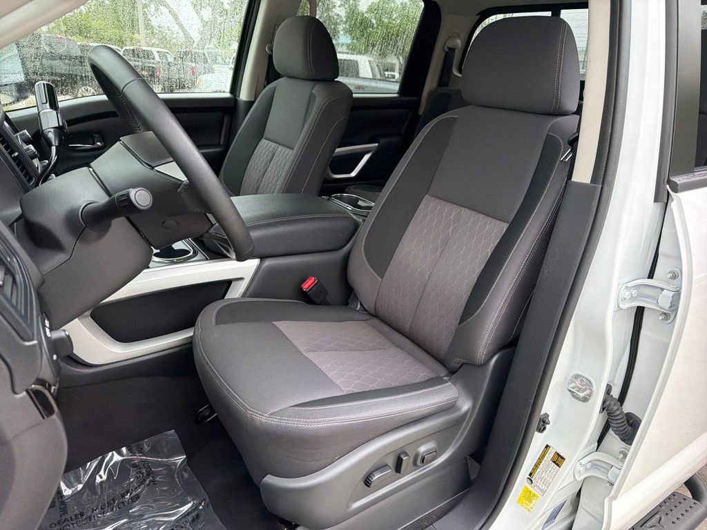 Used 2024 Nissan Titan SV w/ SV Convenience Package image 32
