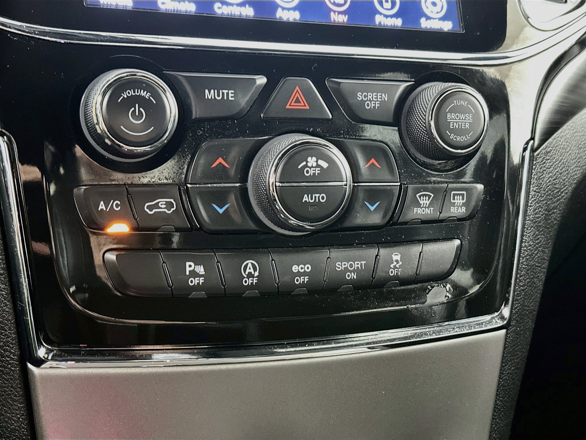 Used 2021 Jeep Grand Cherokee Laredo X AWD/4WD image 16