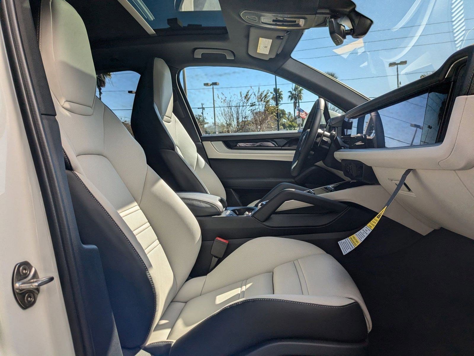 Certified 2025 Porsche Cayenne image 24