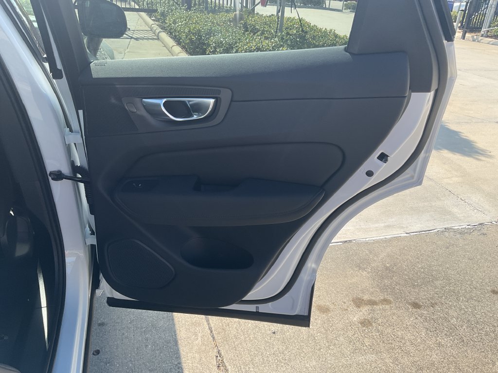 New 2027 Volvo XC60 B5 Core AWD/4WD image 15