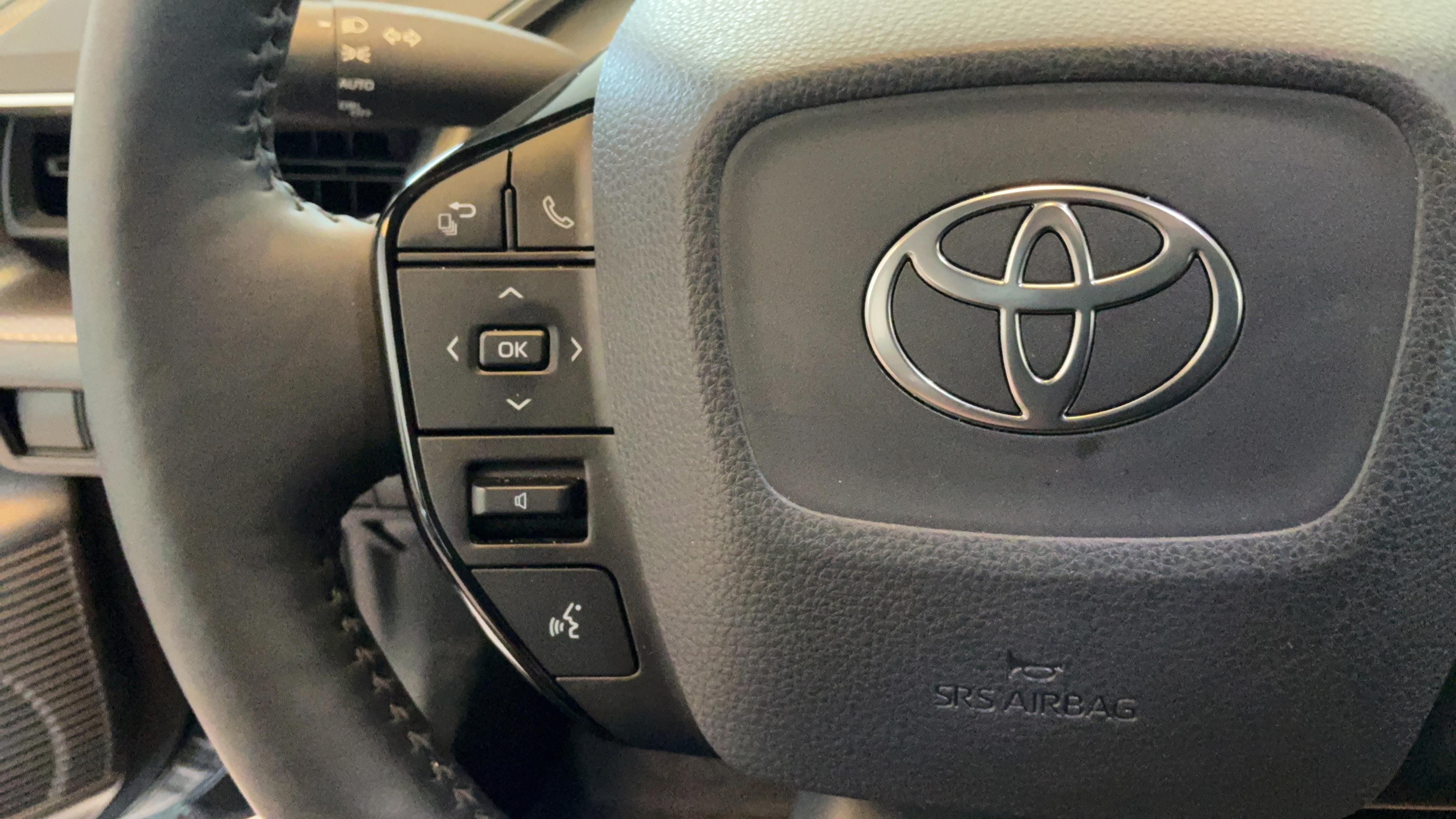 Certified 2025 Toyota Prius XLE FWD image 16