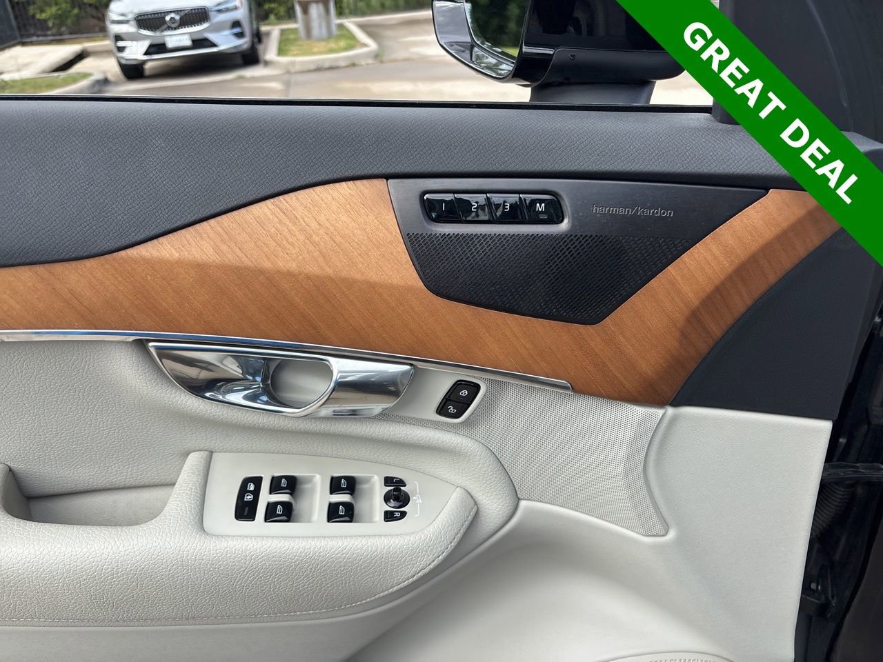 Used 2022 Volvo XC90 T6 Momentum w/ Advanced Package image 15