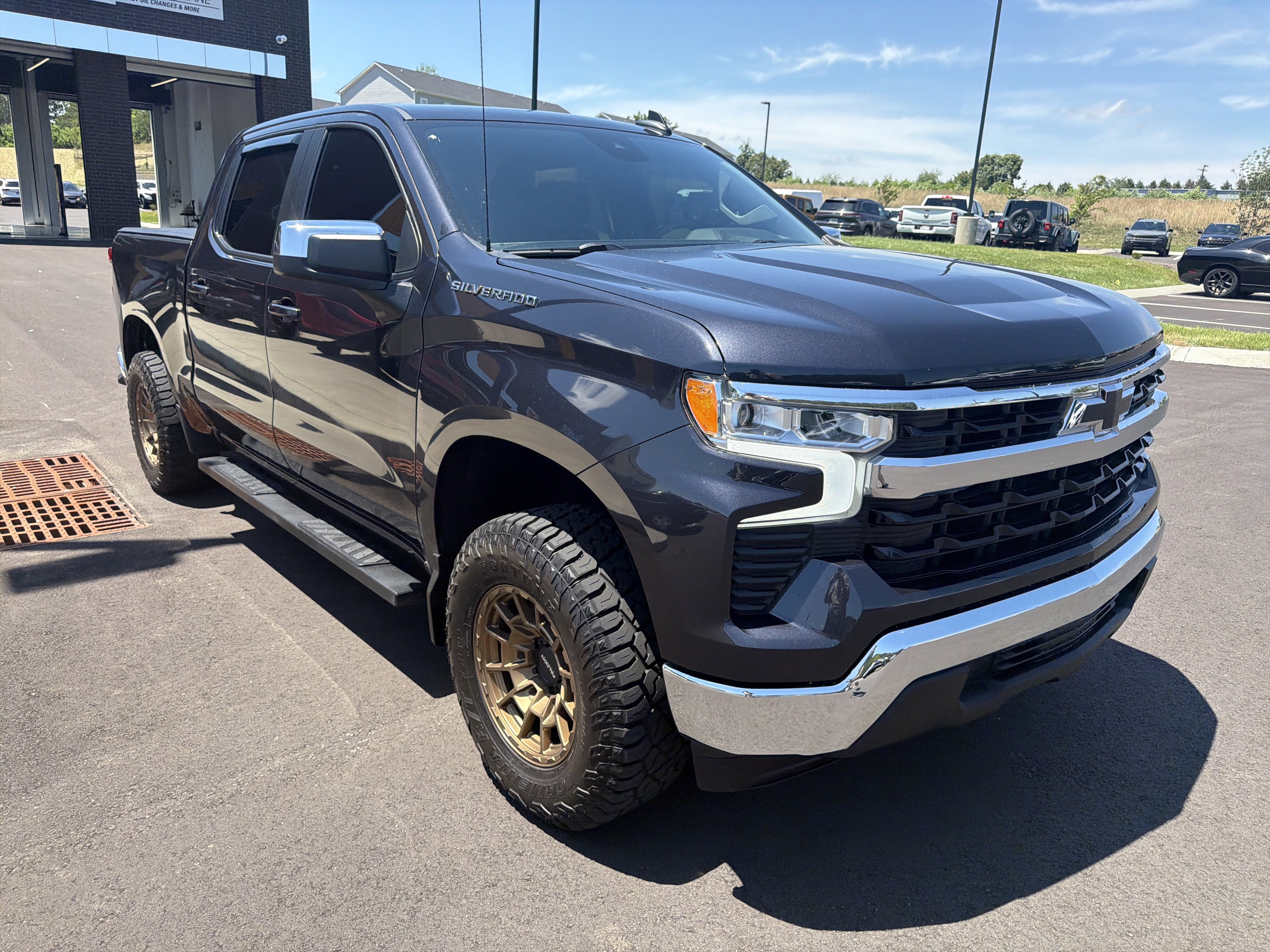 Used 2022 Chevrolet Silverado 1500 LT RWD image 9