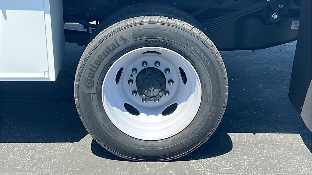 New 2024 Ford F450 XL w/ XL Chrome Package RWD image 7