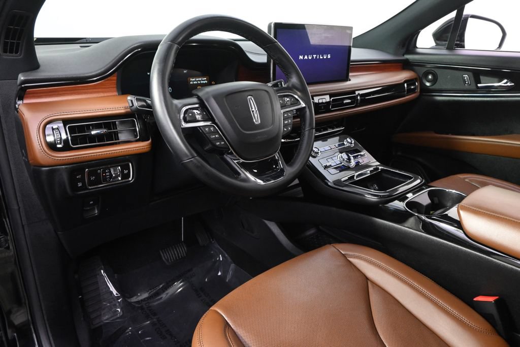 Used 2023 Lincoln Nautilus Reserve w/ Monochromatic Package AWD/4WD image 11