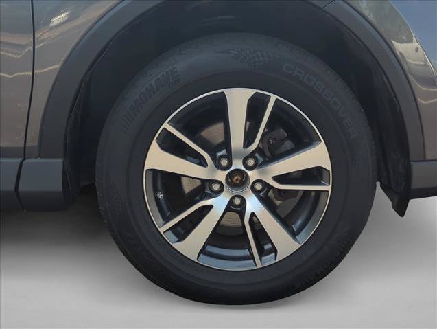 Used 2018 Toyota RAV4 XLE FWD image 4