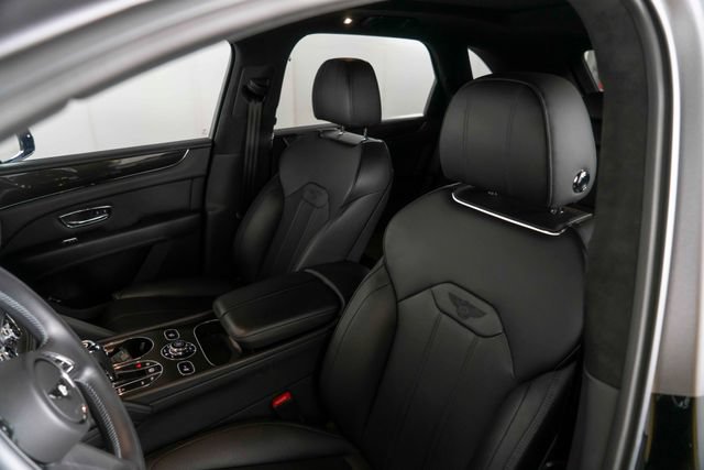 Used 2022 Bentley Bentayga AWD/4WD image 18