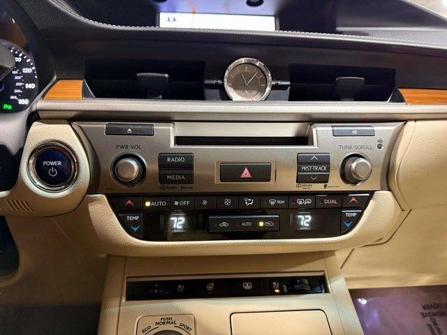 Used 2014 Lexus ES 300h image 23