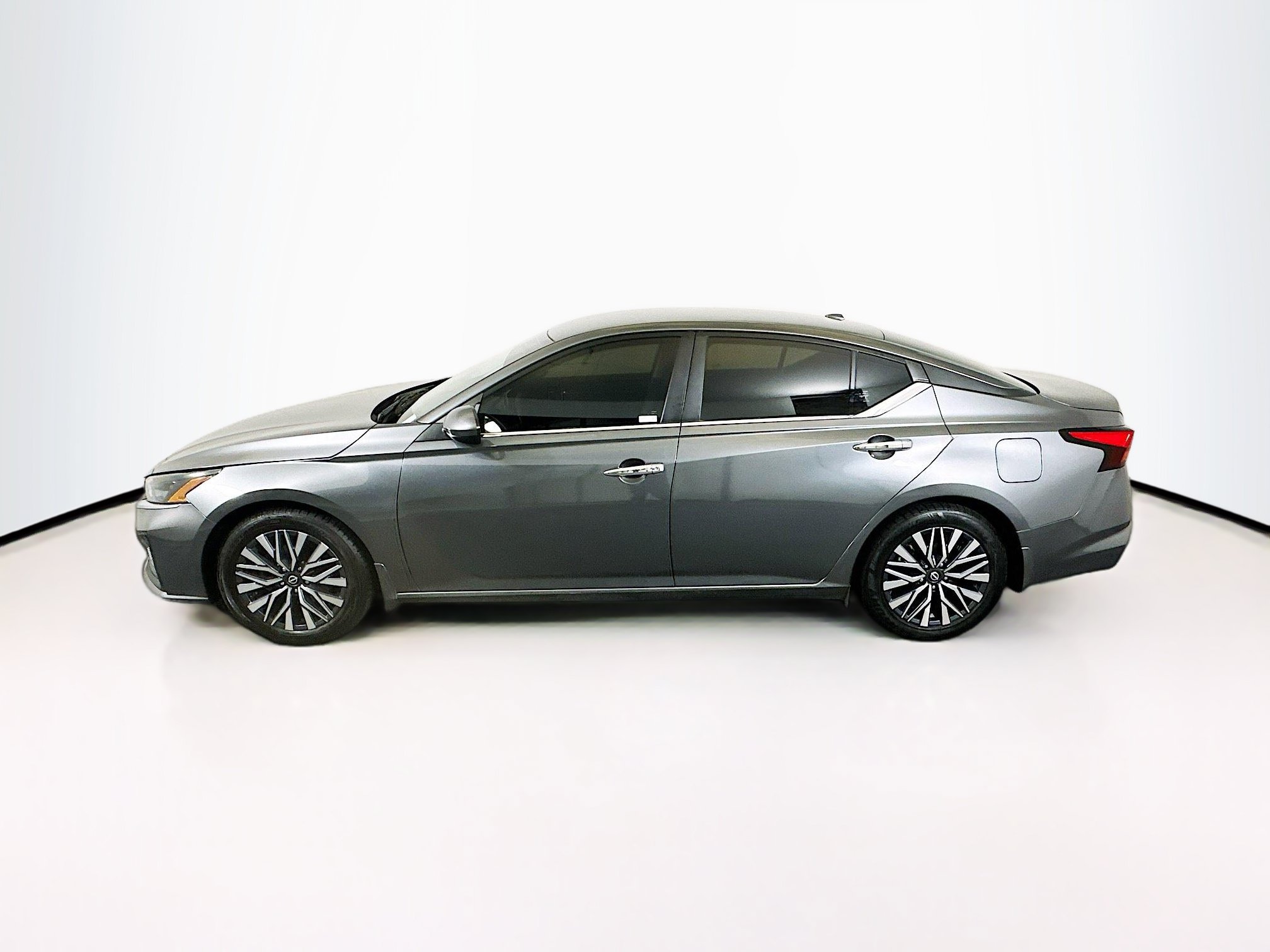 Used 2023 Nissan Altima 2.5 SV FWD image 4