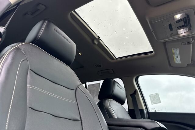Used 2017 GMC Acadia Denali w/ Technology Package AWD/4WD image 19