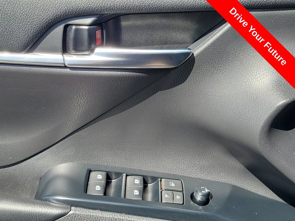 Used 2020 Toyota Camry SE FWD image 16