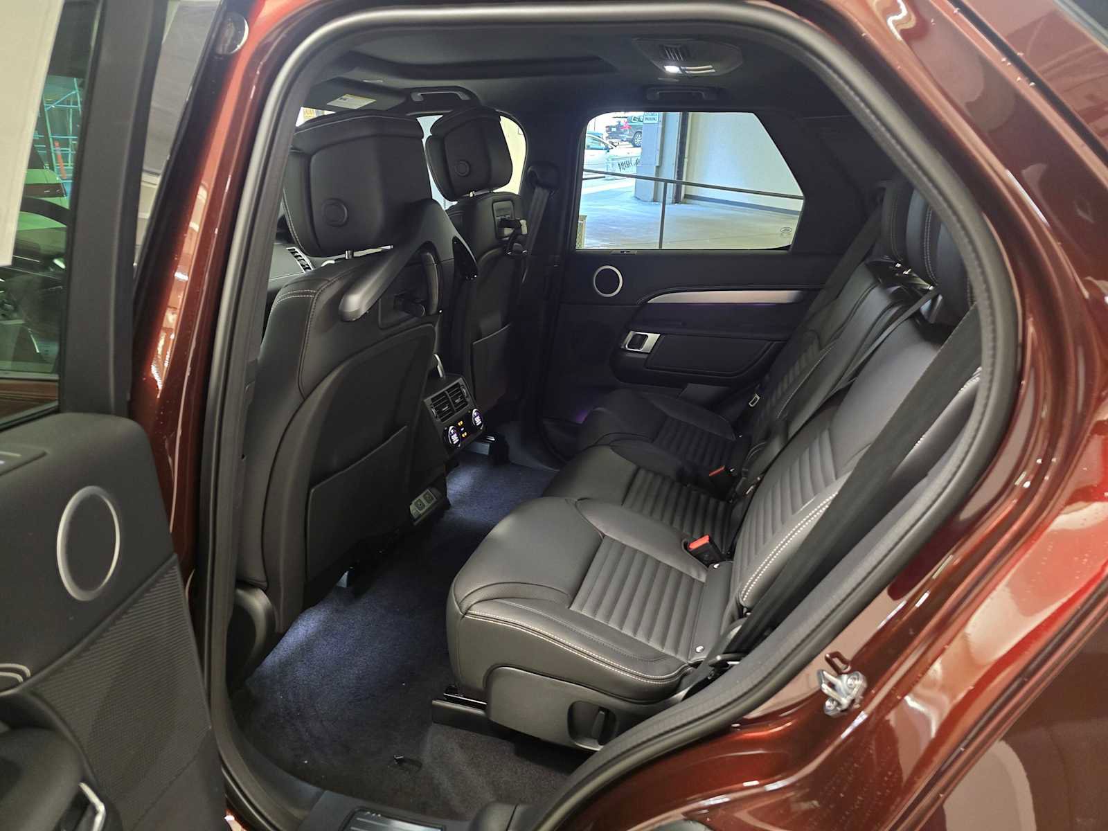 New 2026 Land Rover Discovery Limited Edition AWD/4WD image 17