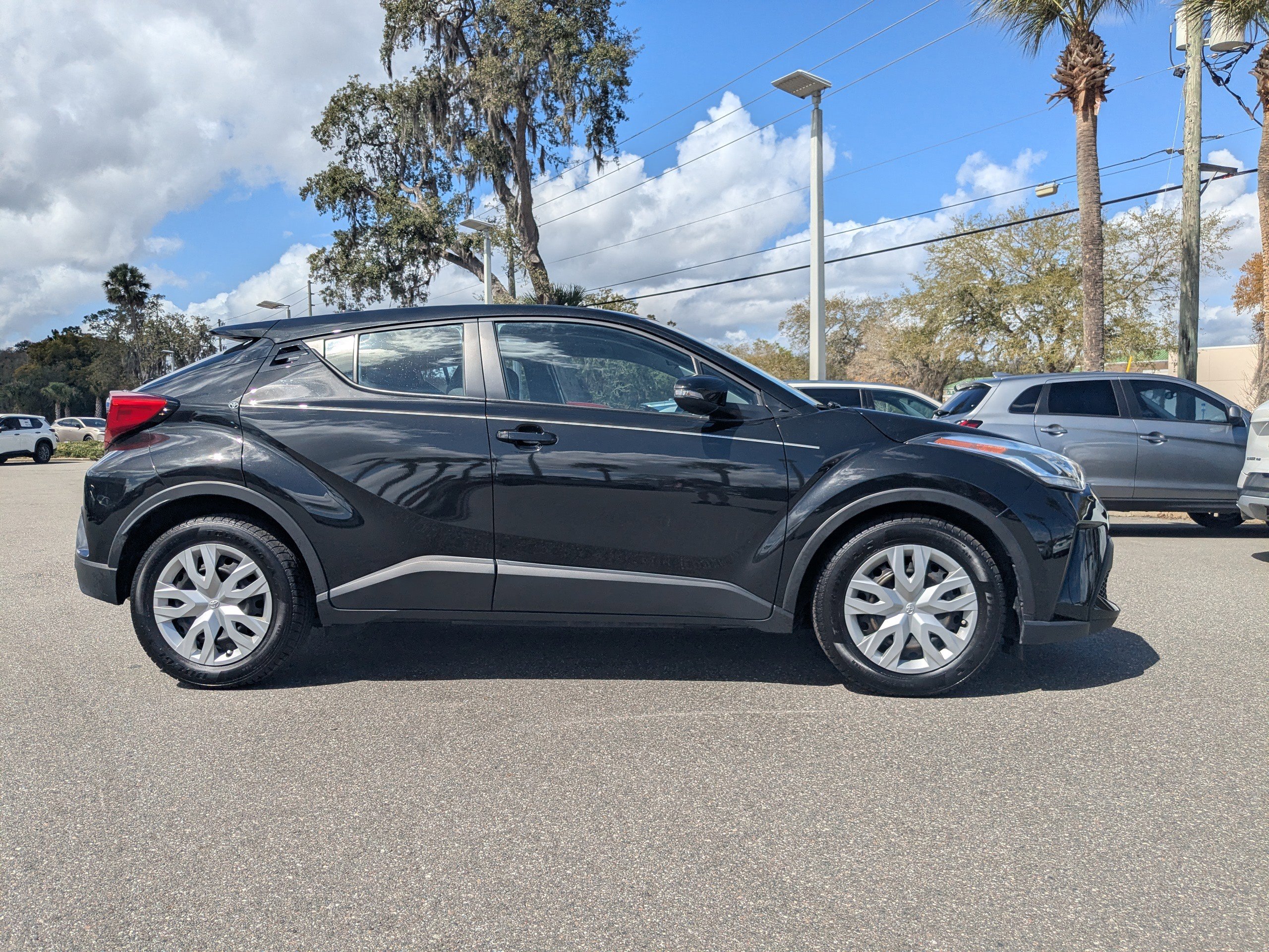 Used 2021 Toyota C-HR LE image 3
