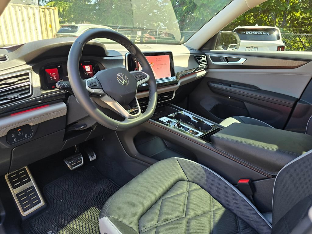 Used 2025 Volkswagen Atlas Peak Edition SE AWD/4WD image 11