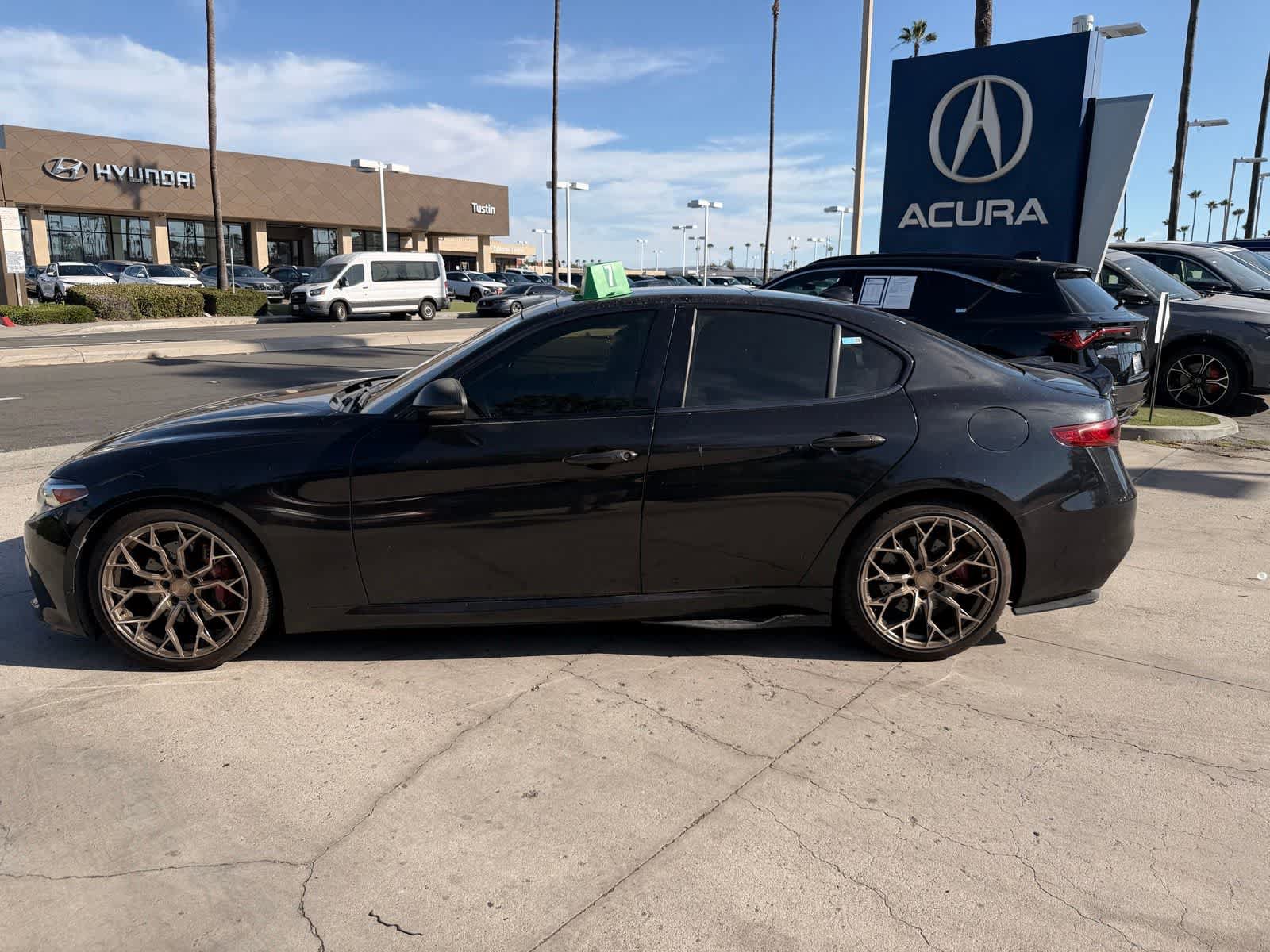 Used 2017 Alfa Romeo Giulia Ti w/ TI 19" Sport Package RWD image 2