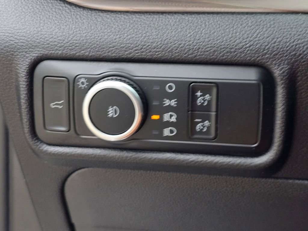 Used 2023 Ford Explorer Limited image 28